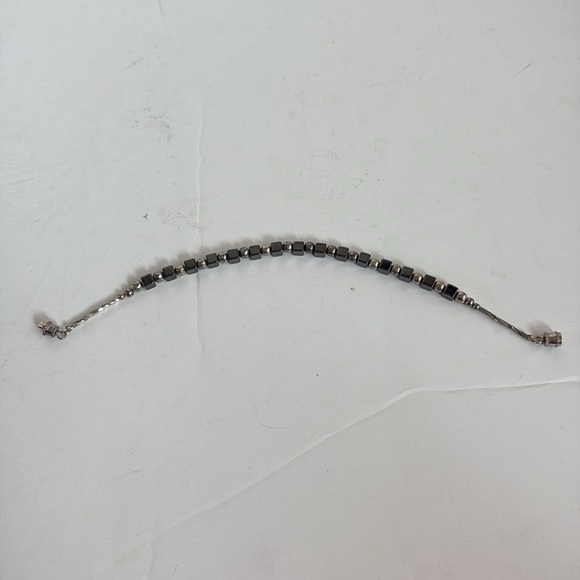 Bracelet alternating cubes hematite and silver beads with barrel clasp close - Picture 3 of 12